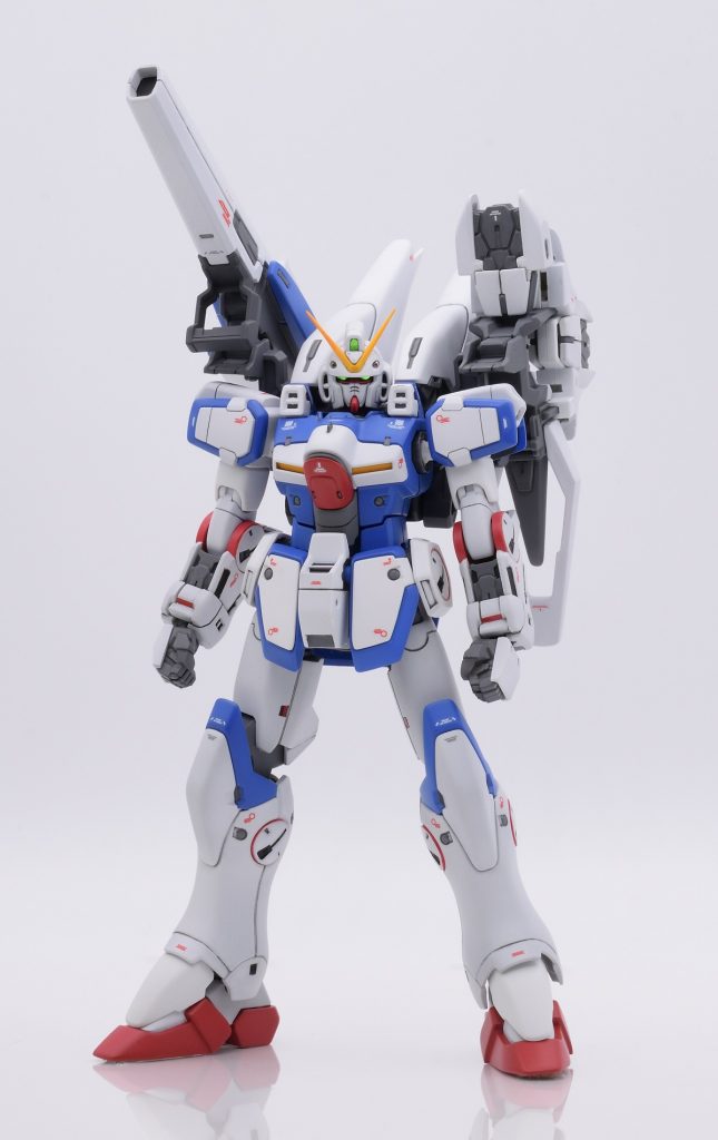 一部形状は違いますがHGUC V2ガンダムのパーツを使用し通常カラーの足パーツも作成しました。