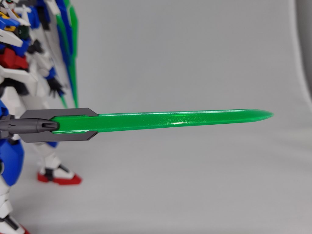 GNソードVやソードビットは軟質素材で削るのが大変でしたが磨いた後に緑色のパールを吹いています。