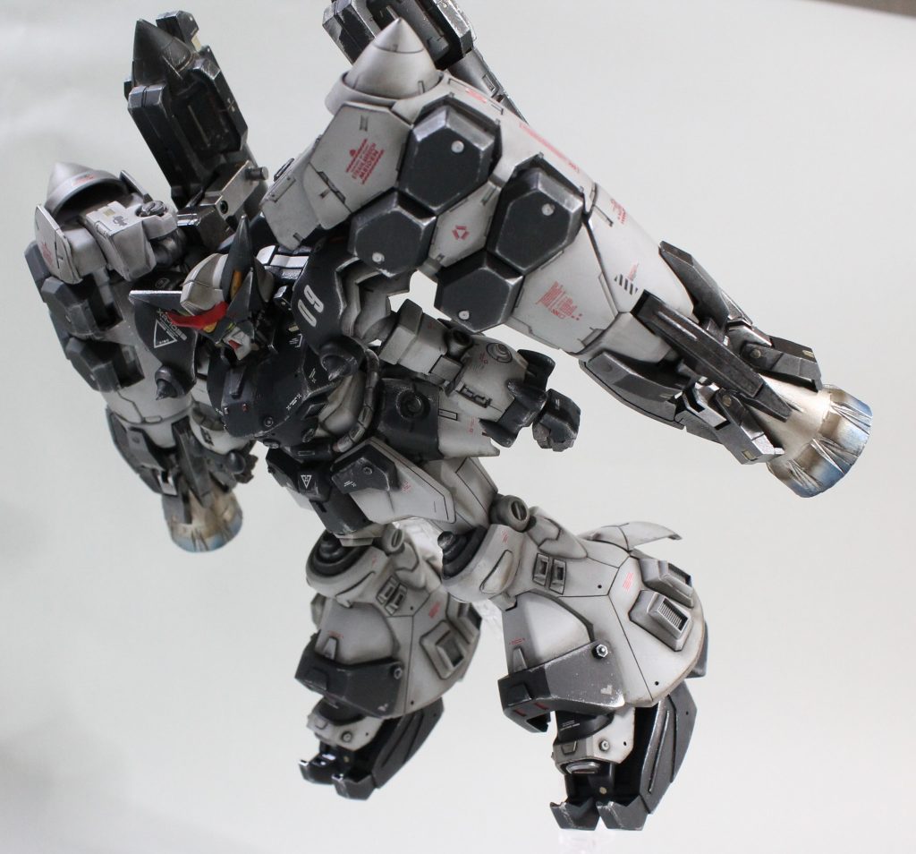 また地上戦しか出来ないイメージだが。。。高機動型にも改造し高速・長距離フライトも可能!