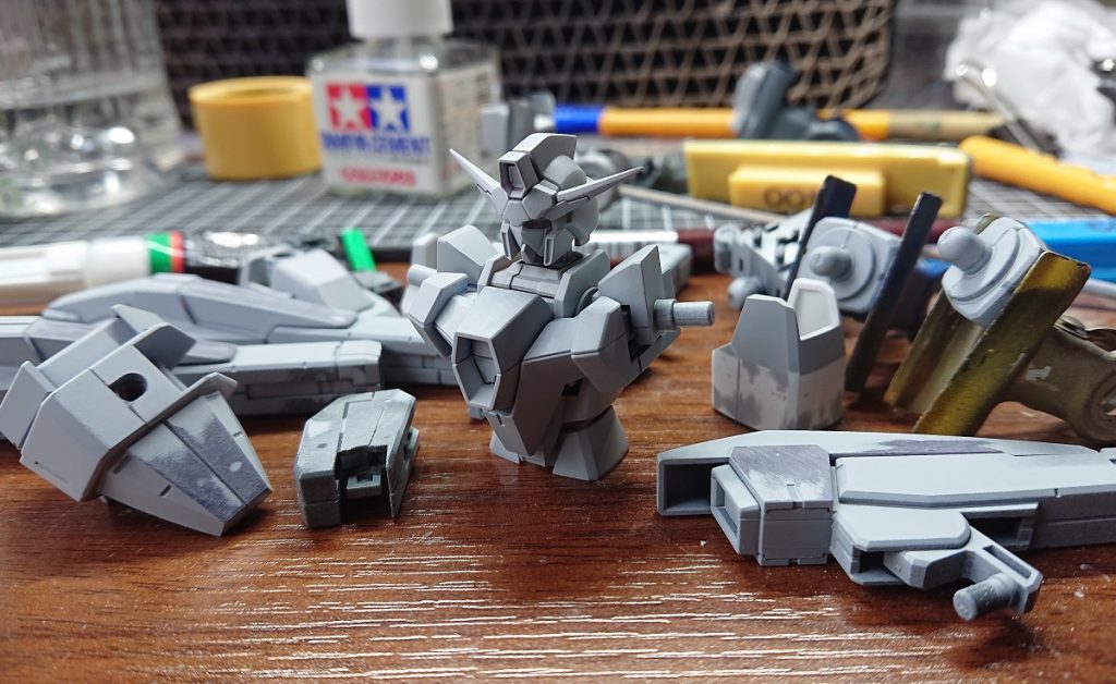 加工部分はアンテナシャープ化し、コアファイター以外の目立つ部分のみ合わせ目を消しながら表面処理。プロポーション変更はしていません。