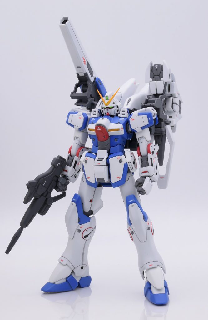 足部カラーリングを青に変更したこちらがメインになります。