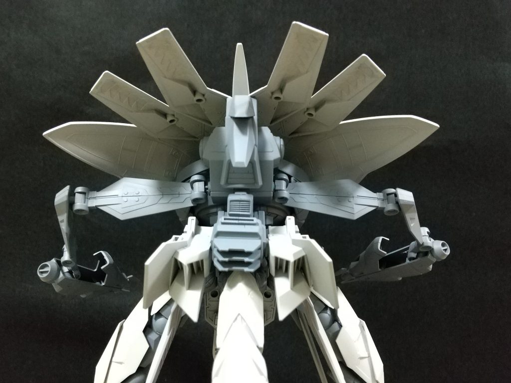 後頭部隠して腕の確認。隠し腕はハイドラガンダムのアームを使用。腕先はノイエジールのビーム砲を。なお腰周りのパーツはギャプランとビルダーズパーツを使用。