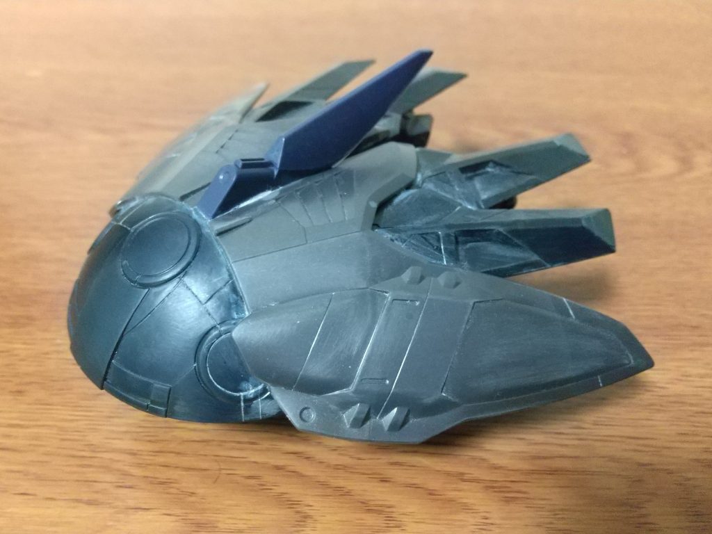 頭はウォドムポッドとハイドラガンダムを組み合わせて作成。本家のアレがイカやタコみたいなので、こちらはエイのようなシルエットにしてみました。