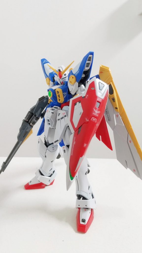 RGでテレビ版のウイングガンダムが発売されたので買ってきました。テレビに比べてプロポーションが全体的にスマートになり、とてもカッコいいです。