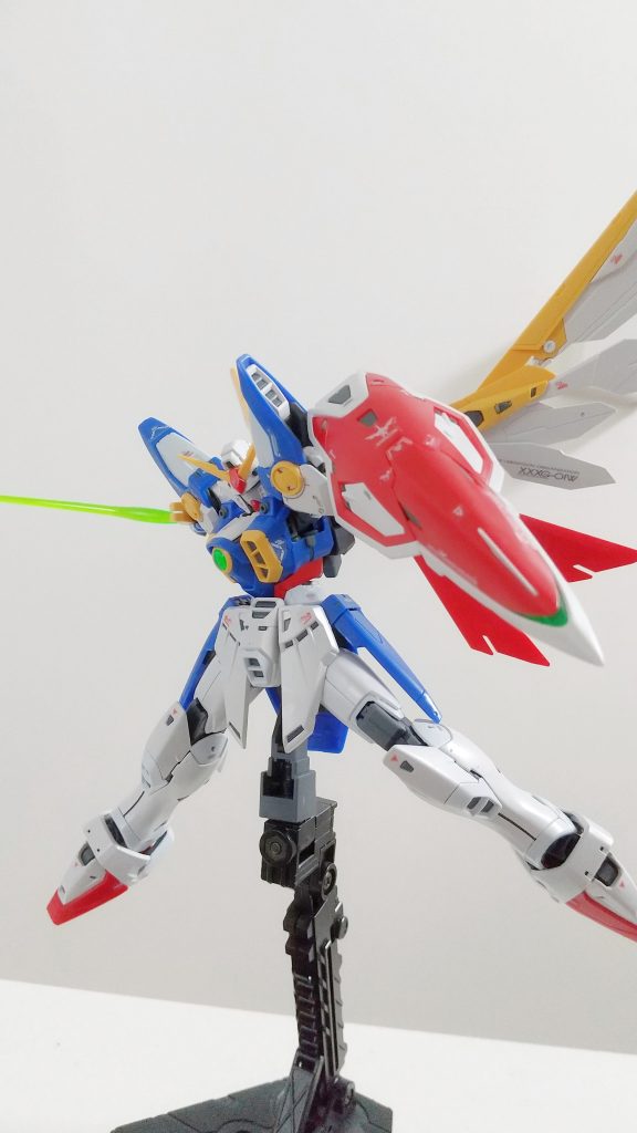 以上、RGウイングガンダムでした。RGはもとから稼働、色分けが素晴らしいシリーズでしたが、このウイングガンダムはさらに進化を遂げたRGという感じがしました。ウイングファンなら買って損はしない出来映えです。テレビ版ウイングゼロ、デスサイズヘル、エピオンなど発売してほしいですね笑笑