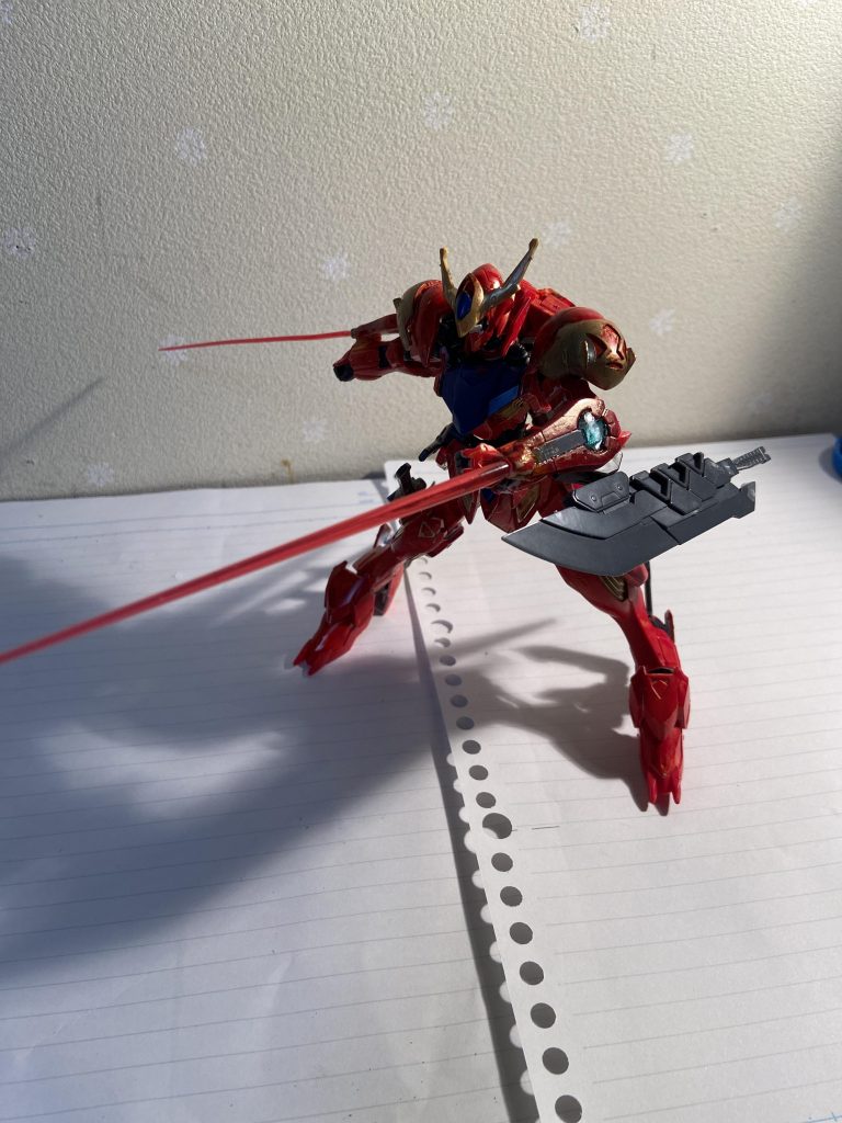 GNガントレット両腕に取り付けられたガントレット型の武装先端にビーム噴射点がついておりビームサーベルを使うことが可能、そのほかにも左腕にバスターソードがマウントされており、オリジナルの太陽炉を搭載しているためトランザムも可能。