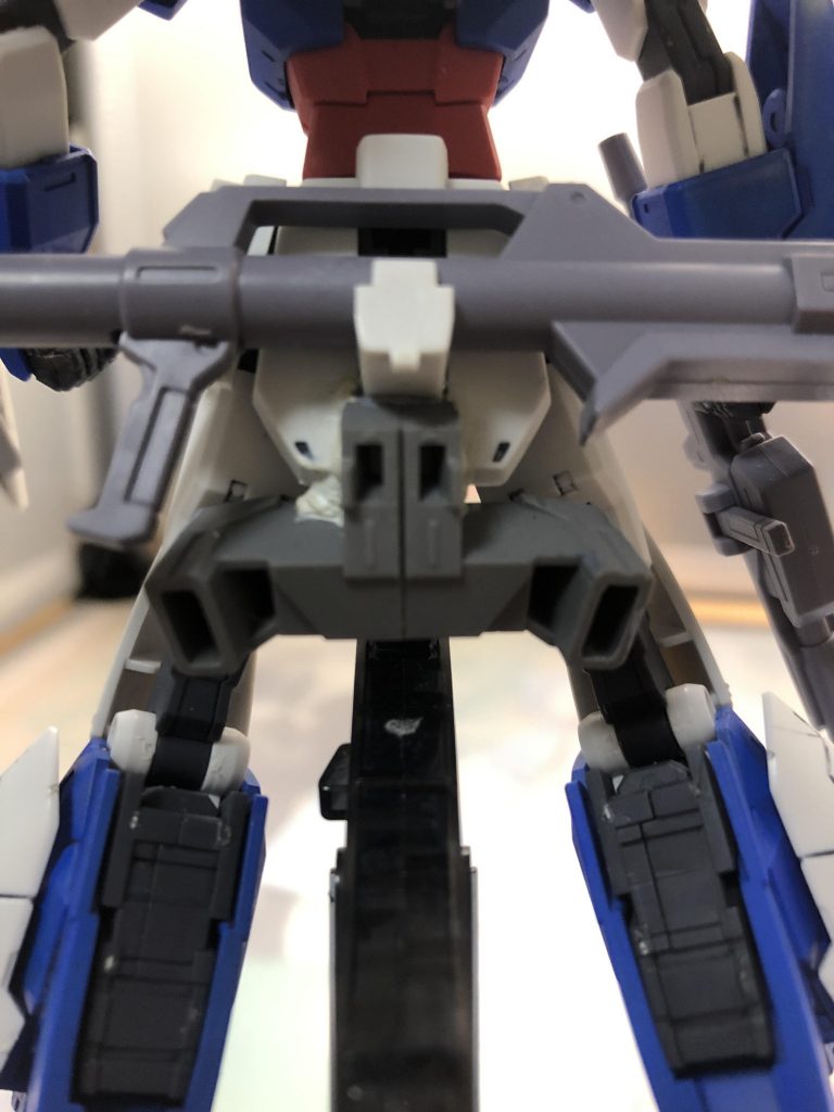 腰のブースター接続パーツはナラティブガンダムの物を半分に切って短くした物を使用してます、参考にしたのはナラティブに出てくるジェスタシェザール隊仕様の物を参考にしてます