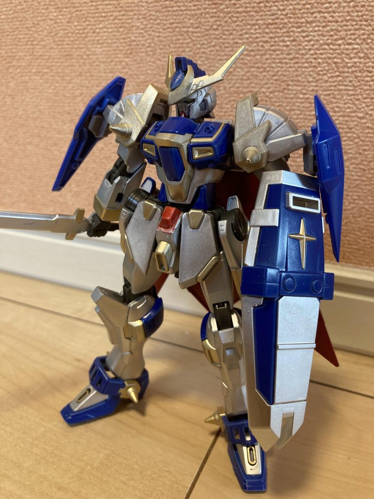 正面色味はシルバー・ゴールドを使い、騎士っぽくしました。