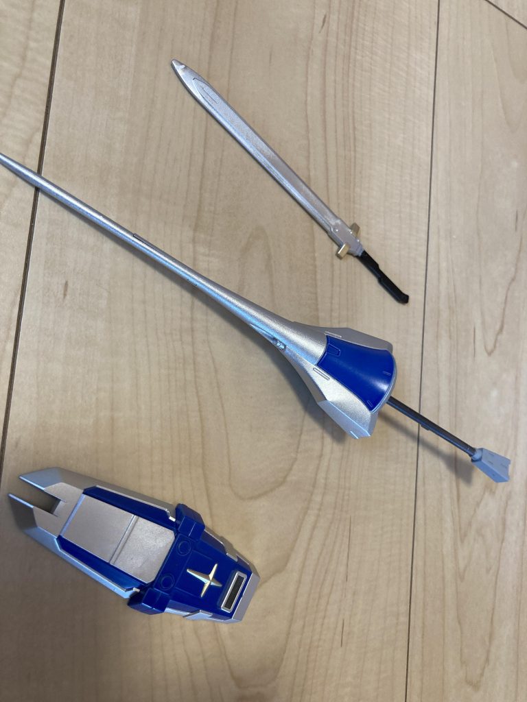 武装はシンプルに、ソードとランスとシールドだけです。