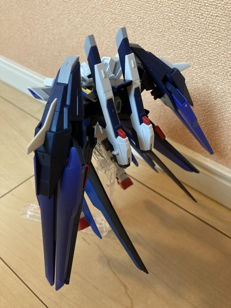 背面バックパックは、もうアメイジングストライクフリーダムをそのまま流用しました(笑)