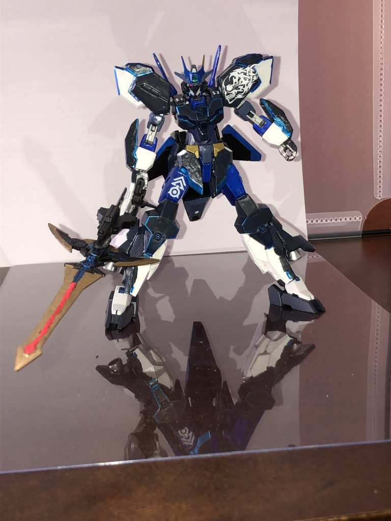 デュランダルガンダム……コアガンダム・ブルームーンがデュランダルアーマーを纏う事により基本形態のデュランダルガンダムになります。大気圏内での活動に特化しておりヒロトのアースリィみたいな物です。専用武器はコアガンダムのライフルを剣や槍として扱う剣モードの剣刻(つるぎこく)と槍モードの槍刻(そうこく)です