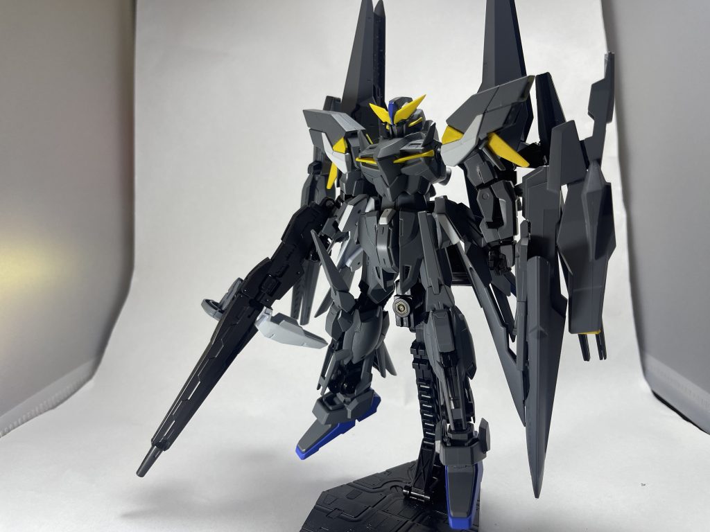 カラーリングはデルタプラスやFAZZなどを参考に