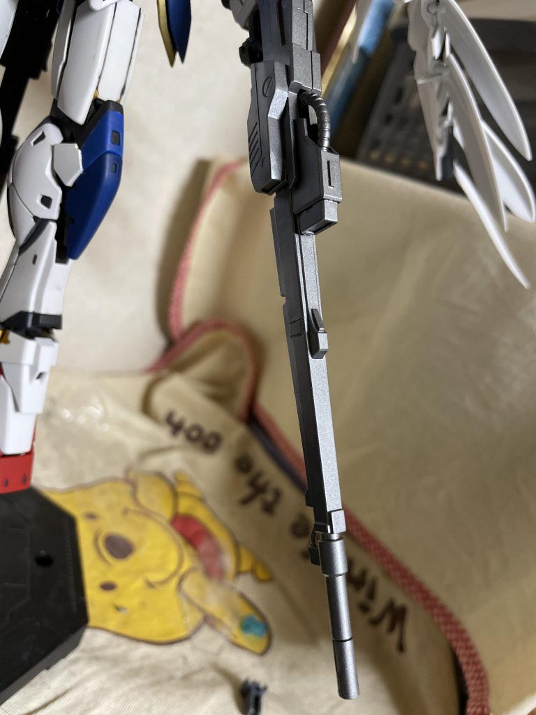 こっちは逆にガンメタル下地で上からアルミシルバーを吹いています。ちょっとシルバー多めですね