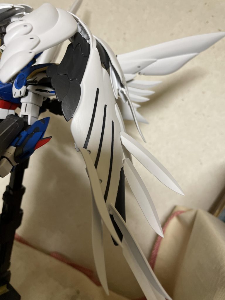 主翼の中も塗っています