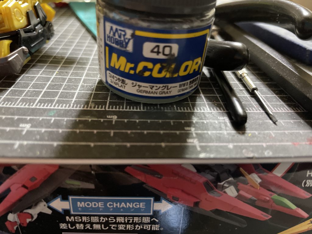 今回の部分塗装の大半はジャーマングレイでやっています。