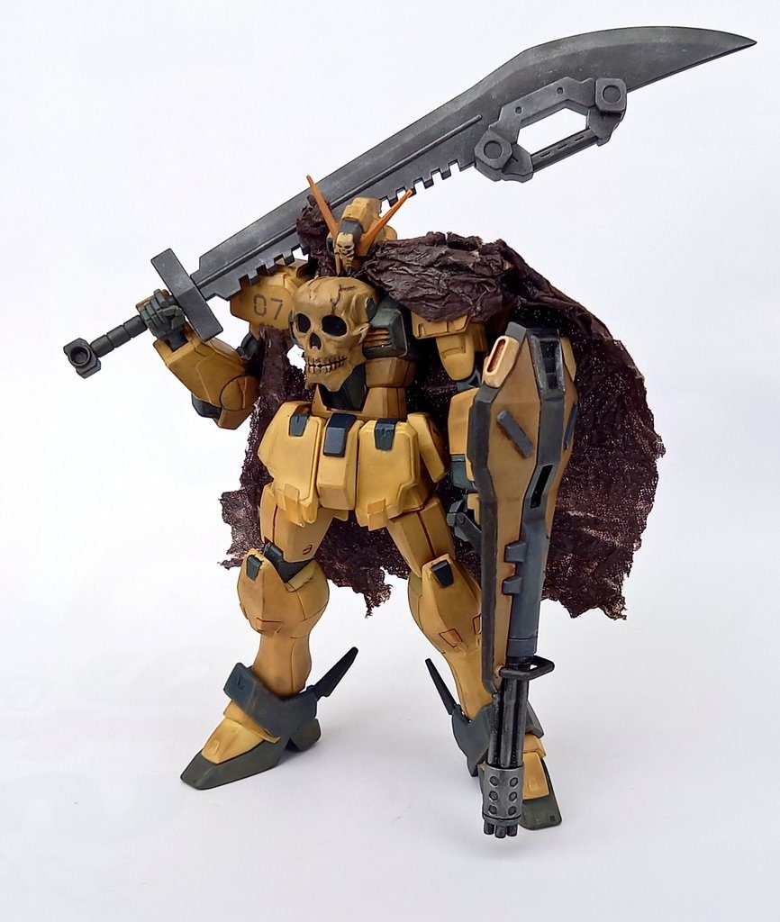 主兵装は大型剣とコンバインシールド  元は通常のクロスボーンと同じくビームザンバーとバスターガンを使用していたが、GBNに移る際に変更し、以降愛用の武装となった