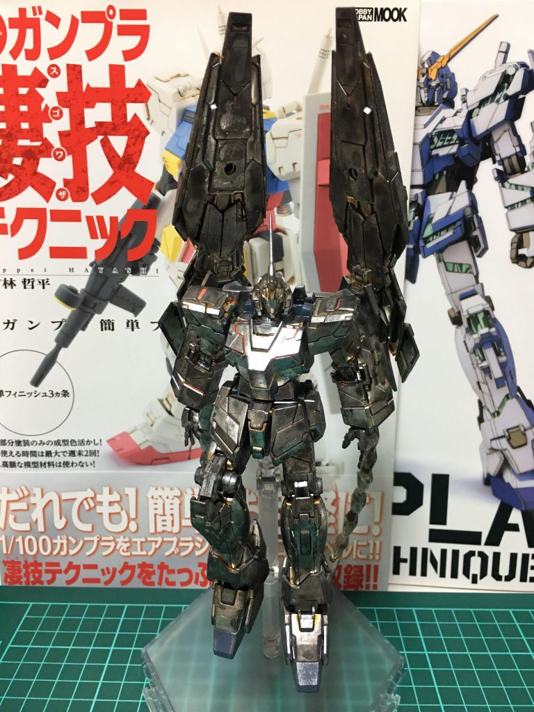 やりかたはガンプラ凄技テクニックのとおりピカピカのメッキキットをヨゴすのは目からウロコでした