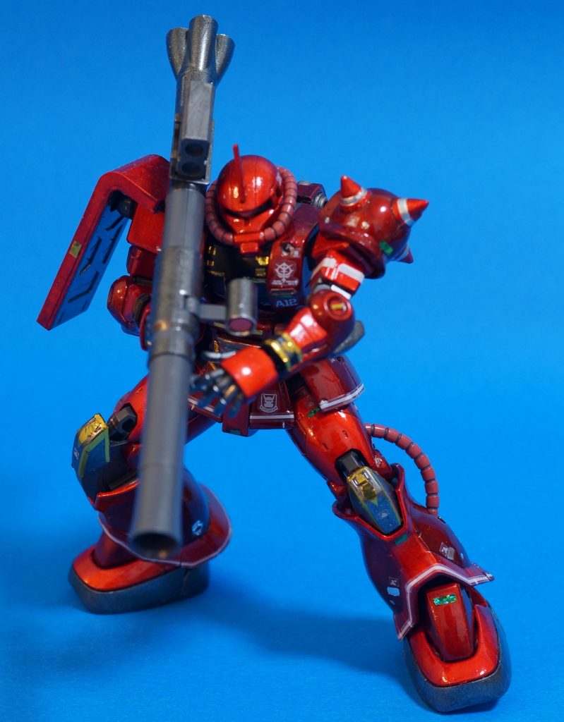 キャンディレッドこそが真紅・深紅と見てしまうと、ベタな赤が物足りない。実戦には不向きでも、式典仕様であればありか。