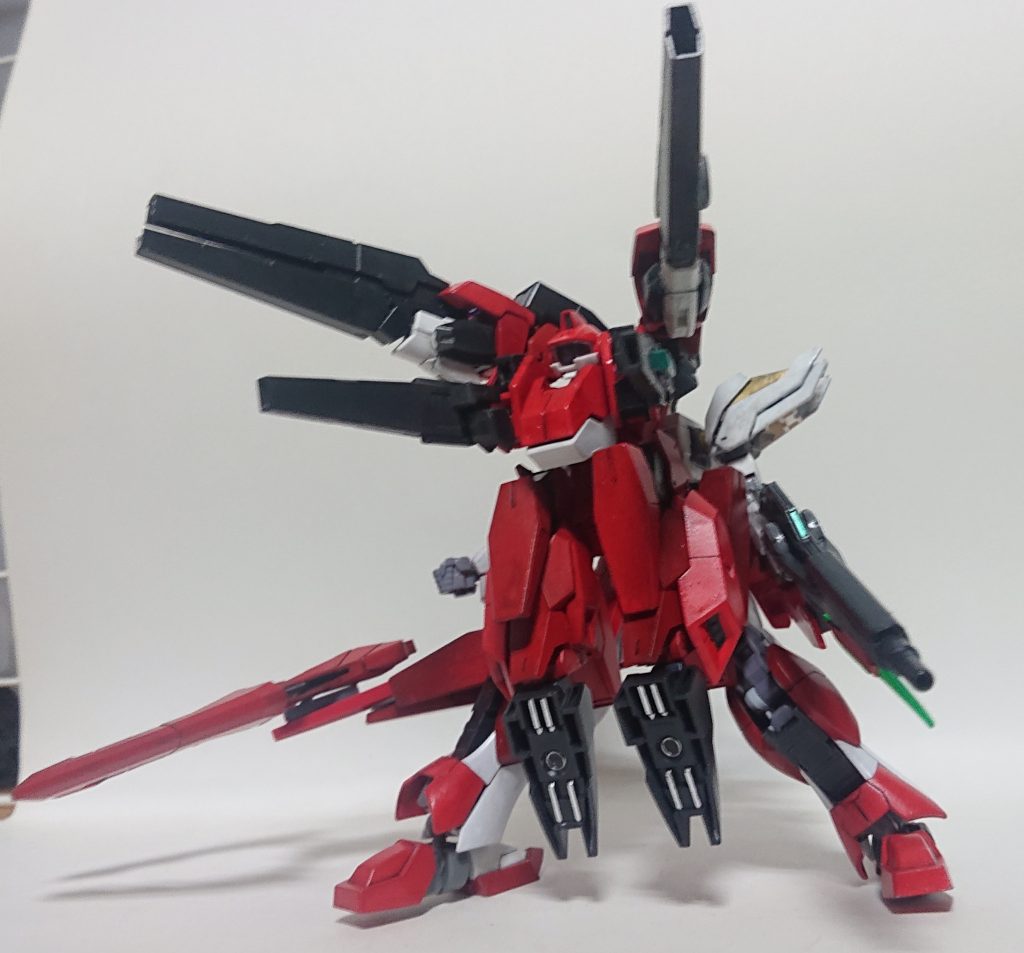 キャノン形態。メイン武装であるGNバスターキャノンは背中のGNキャノンの腕と武装のGNキャノン(ややこしい)を合体させてます。バスターキャノン下のビームライフルはGNアーチャーのものを使用。