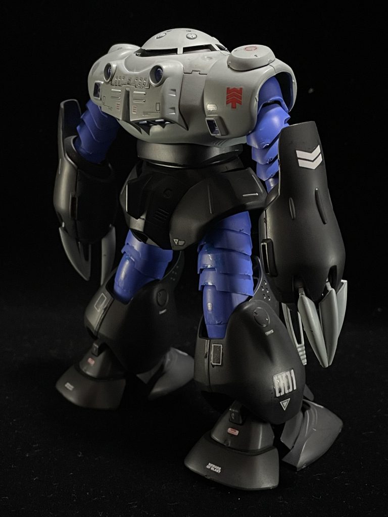 量産型ズゴックってアニメカラーの印象が強く軽い感じがしましたが意外に重たい感じがありました。