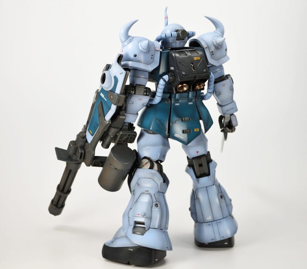 バックショット1年戦争ものは、特に背面があっさりですね。毎回ディテール等の塩梅に苦慮します。今回はホワイト&ブラックで塗装し、仕上げに軽くウェザリングしています。まだまだ勉強が足りない…