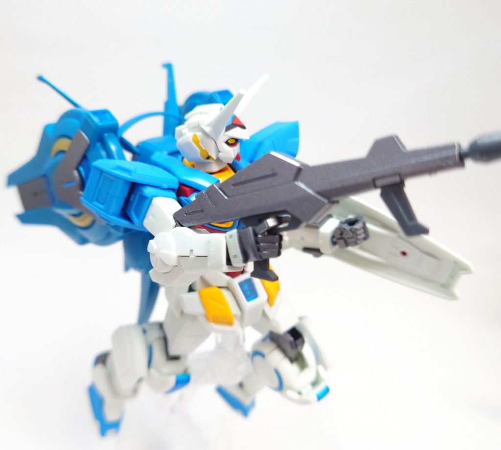 普段の主戦場がSDなので、パーツの小ささに驚きました。筆でガーッと塗れるSDとは勝手が違って、これをマスキングしてエアブラシ塗装、なんて思うと頭が下がる思いです。G-セルフのパックでは宇宙仕様が一番好きでこちらを購入していました。これが出た当時「アサルトは出すのか?」と話題になっていたのを覚えています。(まあ出ましたけど)他の思い出としては、当時ゲームセンターに勤務していた頃EXVSのパーフェクトパックの暴れっぷりも印象に残っています。ぶっ壊れ性能の呼び声が高かったんですが、本編視聴済み勢力が「本編と同じことしてるだけ」の一言で共通しており「本編観て!」とアピールしたのもいい思い出ですw