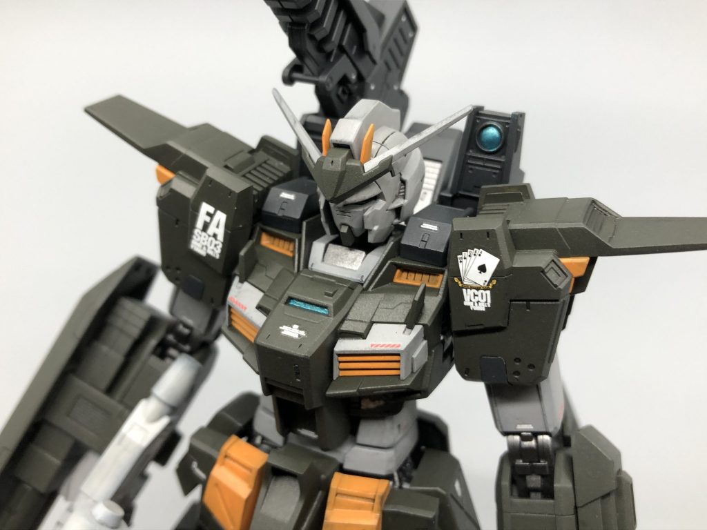 センサー部は細筆で塗り分けしました。