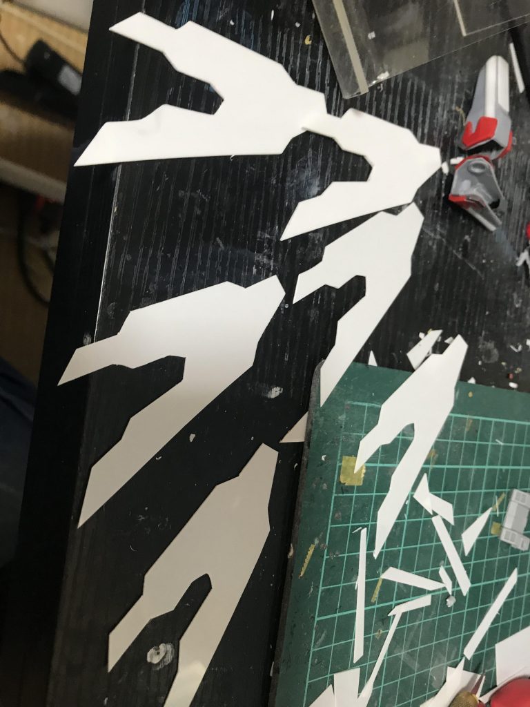 こちらがセラフユニットを制作してる段階合計6枚もの翼をスクラッチ複製するのは大変でしたが自分好みの機体にするため妥協はしませんでした