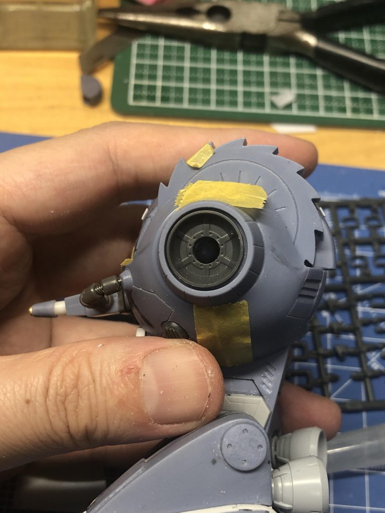 腕の付け根もアッガイから移植。