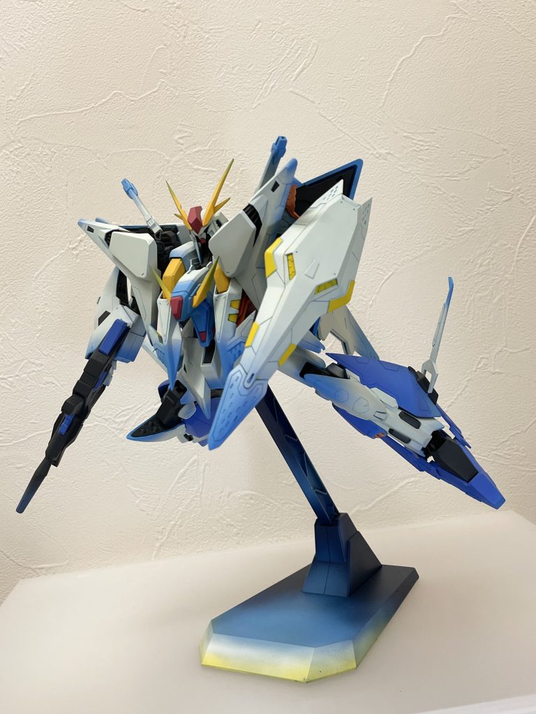 gジェネっぽいポーズ。台座も塗りましたが黄色余計ですね…。