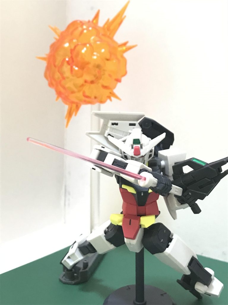 コアガンダムは逆手で持たせるとよく似合うちなみにシールドはジョイントパーツを使って背面にマウントします