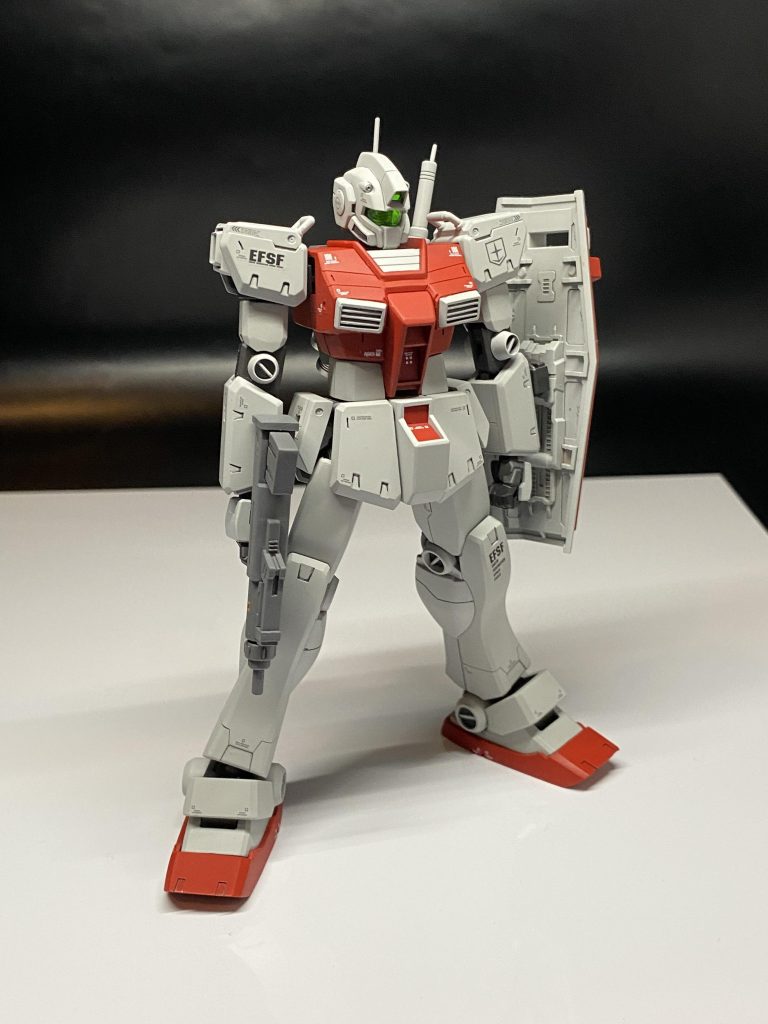 プロポーションはボディを幅2ミリ程削り込んでいます。お腹を2ミリ延長、股関節からGMⅡの物に入れ替え腿を2.5ミリ延長しています。