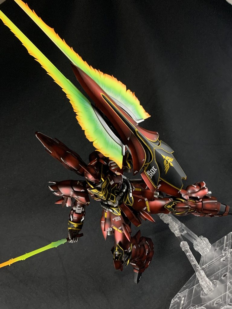 ビームサーベルエフェクトにグラデを施しました。エングレービングもシールは使わず塗装しました