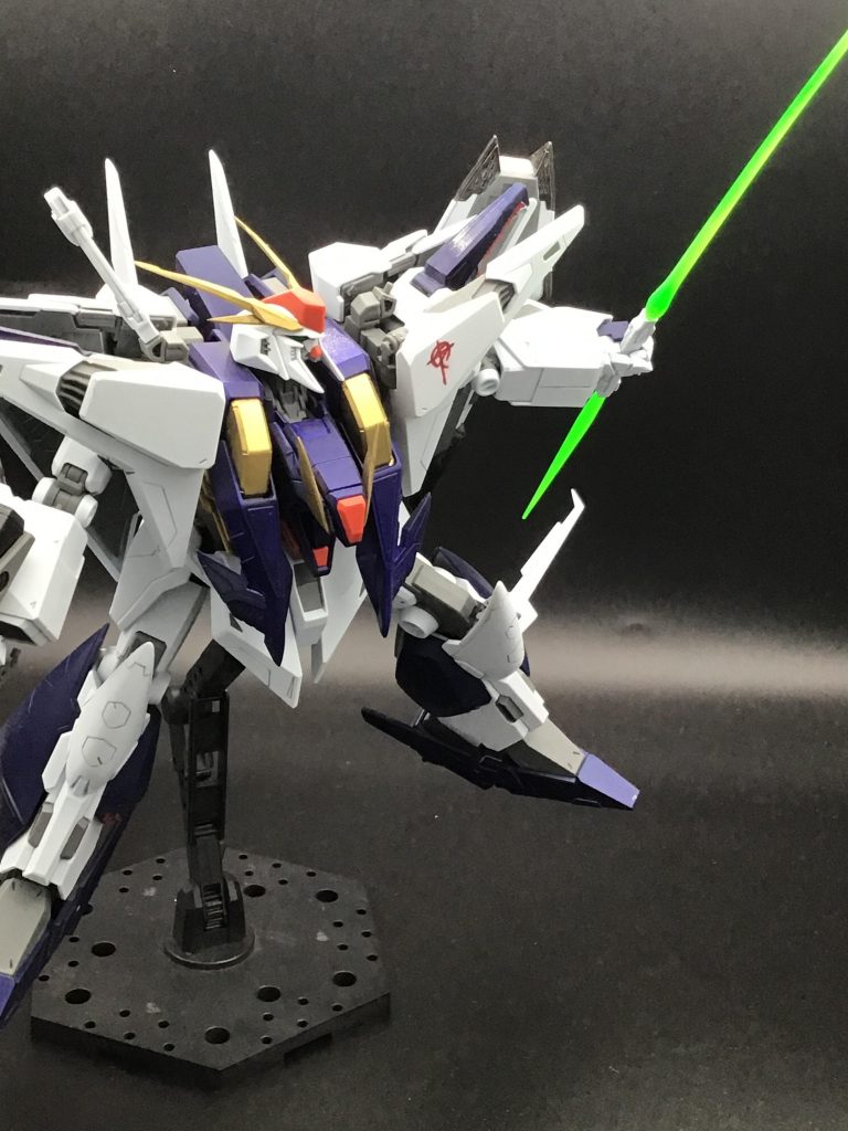 「レーン・エイム!人質を取らなければ戦えないとは、情けないヤツなのだな!」のシーンのイメージで。左肩のマフティーのマークは、リアルタッチマーカーで手描きしてます。