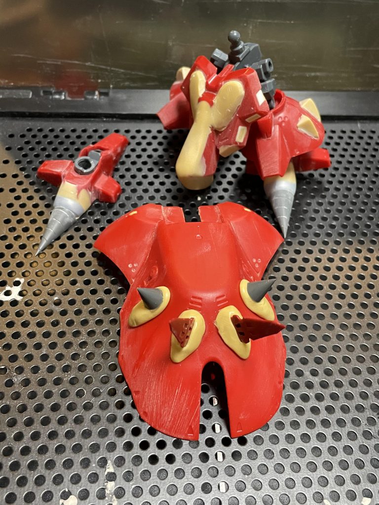 足とリアスカート。RGの余剰パーツがモンスター感出してくれてます