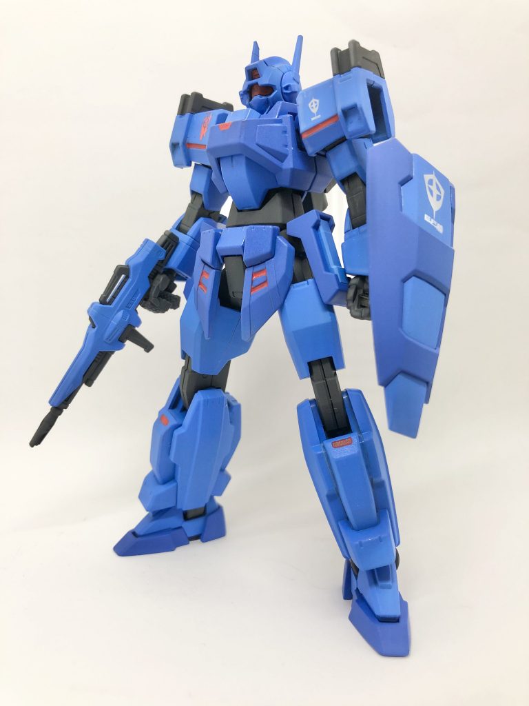 シャルドール改をベースに色んなキットからパーツを寄せ集めて作りました。両腕がAGE-1、フロントスカートと大腿部がTRYAGEマグナム、膝下がダブルバレット、足首がダブルオーダイバーです。色々混ぜてますが全てマウンテンサイクルのガラクタから錬成したので材料費0円です。