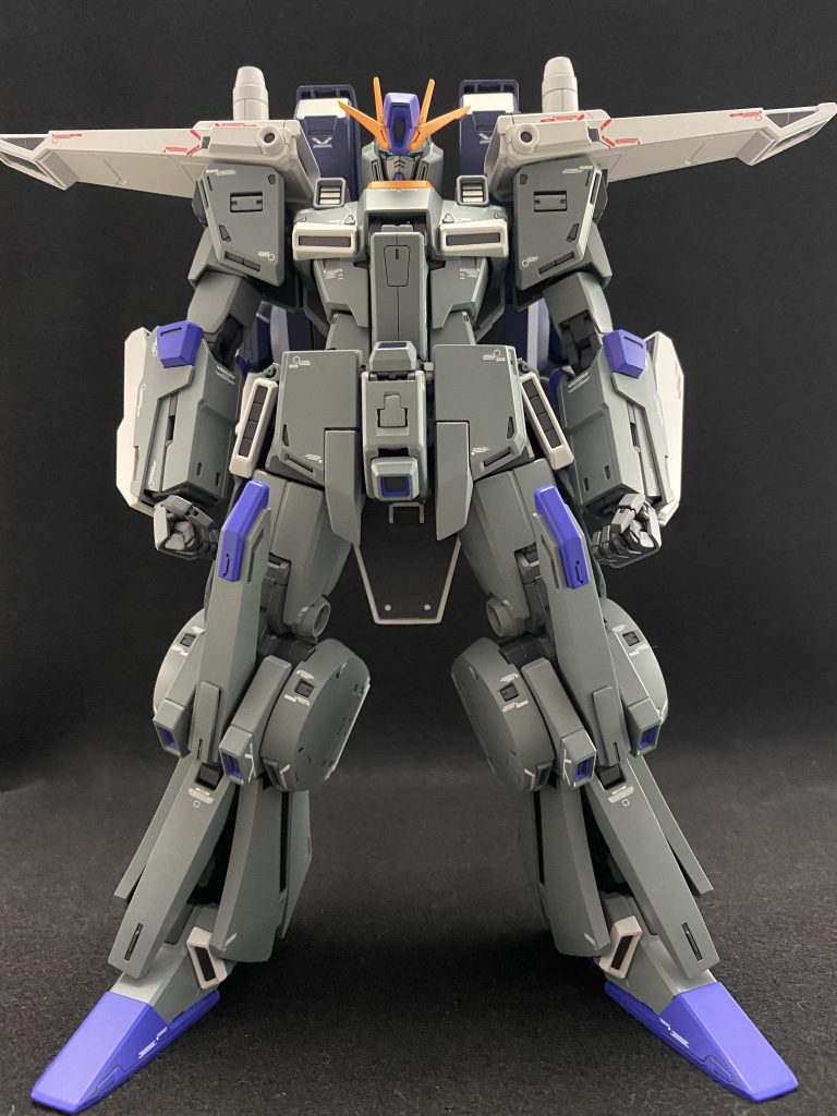 正面から。グレーと青の外装は、調色を拘りました。いい感じ。黄色はガイアのオレンジイエローまんま使い。