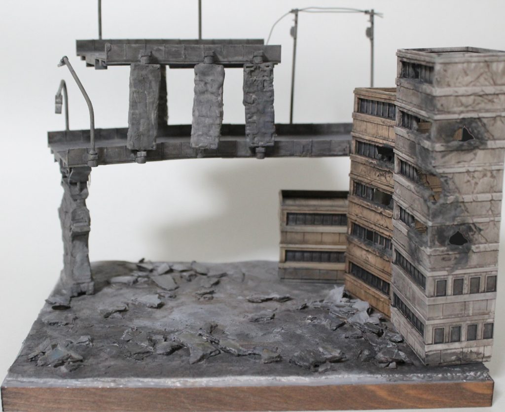 カスタマイズシーンベース市街地を購入していたのを思い出し、簡単お気軽ジオラマを製作。これなら誰でも楽しめちゃいますね！個人的にはグフカスタムやジムスナイパーなイメージの市街地です。それでは物語は以下です。