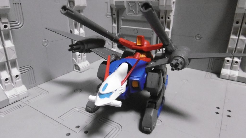 もはやただのバクゥ。ほぼガンタンクカラーに染めただけ。ABS関節は塗装による割れの可能性を危惧し、ラゴゥのと交換。キャノンもラゴゥの物に変えています。ABS関節以外を筆全塗装しました。従来のように1st頭部を使わなかったのは、使えなかったからです。HGUCガンタンクは昔持っていたのに紛失し、再入手もできず。他にも理由あります(後述)