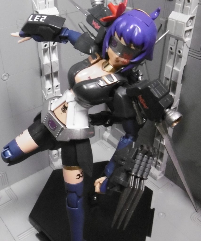 過去作の重装と軽装の間くらいの装備バランスにしてみました。といっても、両肩と腰に本体用アーマーを追加しただけ。本家すーぱーふみなは「被弾するとキャストオフ」らしいので、試しにそれを狙ってみよう(?)と思います。