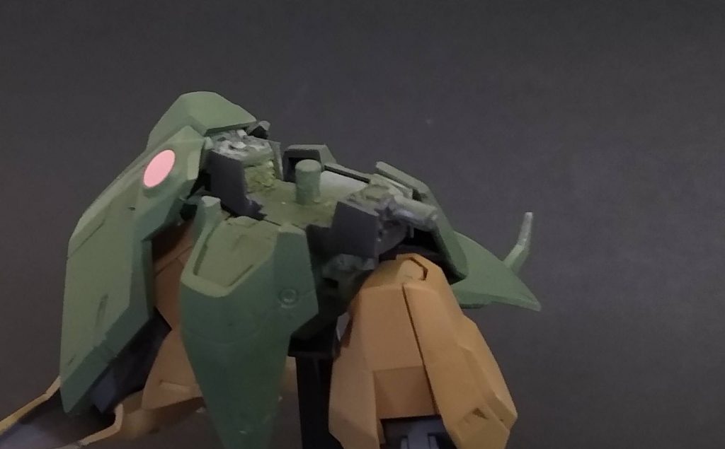 主な改造箇所2/2 腰部アーマー上半身はガブスレイ、下半身はガラッゾで腰アーマーの取付部のみガラッゾに移植しました。