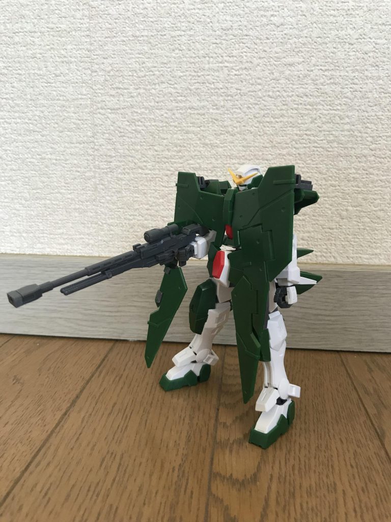 マント…じゃなかったシールドを開いてライフルを出すことが出来ます！