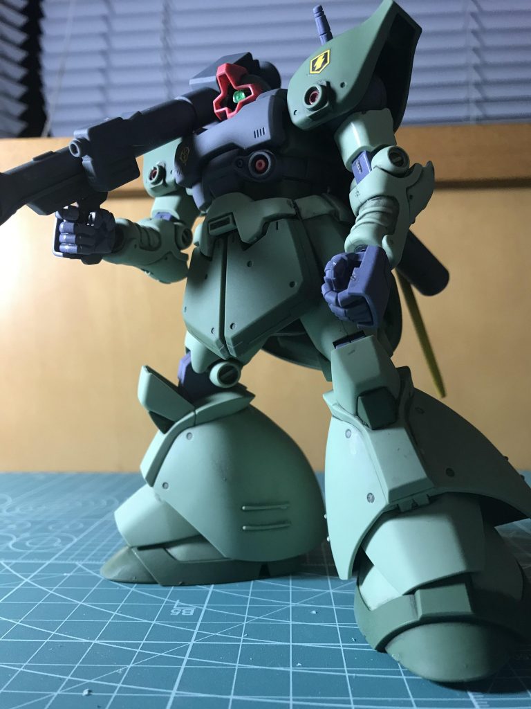 リックドムⅡはあと3機作ろうと考えてますが素組して墨入れ、デカール貼るだけでかなりカッコよく見えます。一応モノアイは可動するようにしました♬