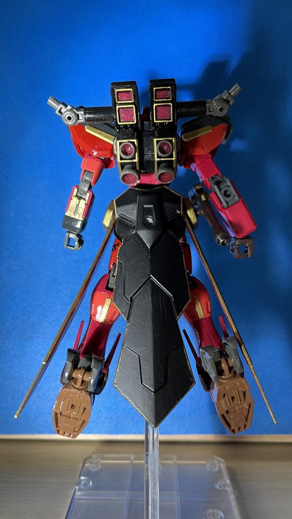 バックショット。踵部分に固定式のクローがついており、悪地でもしっかりと地面を蹴る為、機動力を殺すことなく行動出来る。