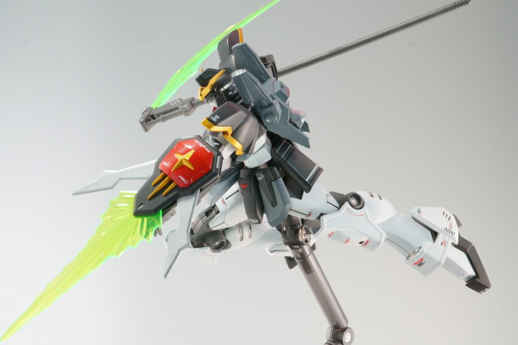 バスターシールドを構えてのポージング