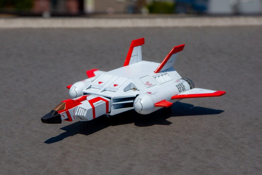 カラーリングはF-2戦闘機の試作機をイメージ。デカールも試作機らしく多めに配置してみました。