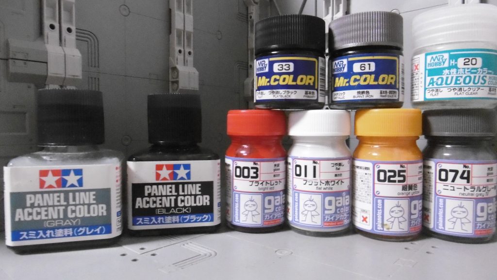 筆+爪楊枝塗り。スミ入れ塗料グレイは頭部にのみ使用。