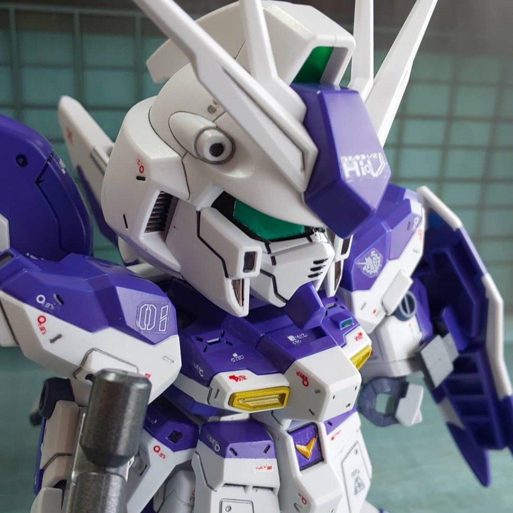 カメラアイは付属シールのオレンジ部分を切り抜いて、ガンダムマーカー　メタグリーンで塗装