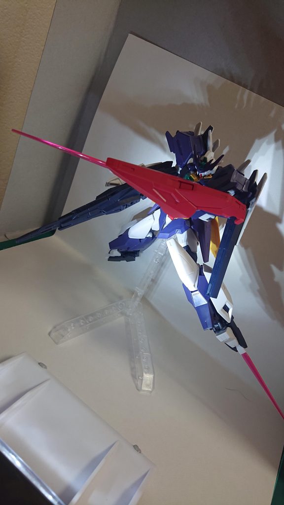 武器の紹介     ライフル、シールド、サーベル、オリジナルツインサテライトキャノン、足のサーベル