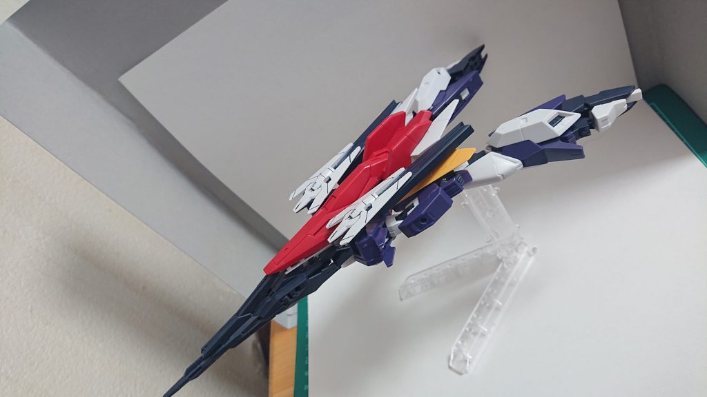 ギミックその2     変形して飛行形態にも出来ます❗